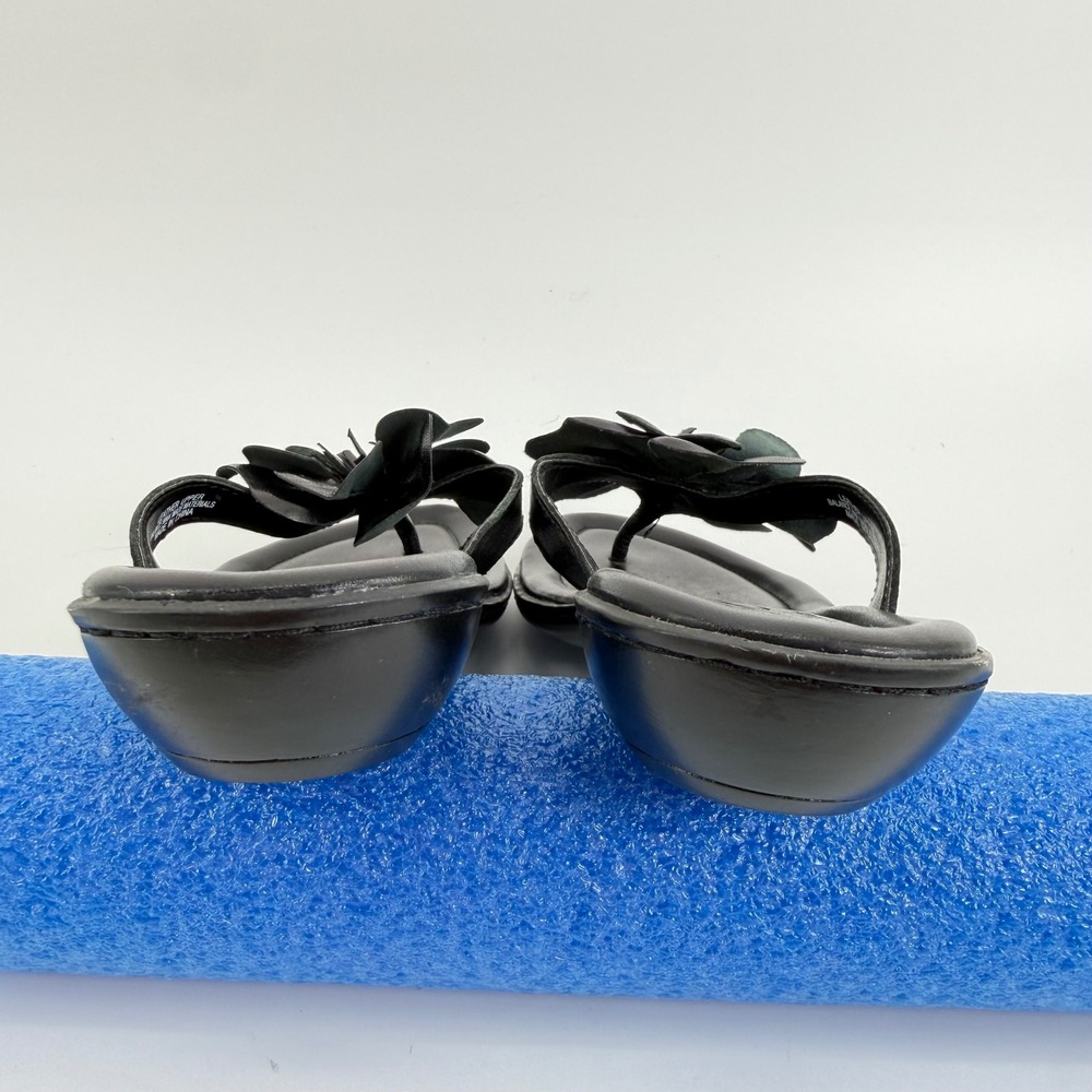b.o.c. Born Concept Women Black Leather 3D Flower Thong Sandals Size 8 39 - Picture 6 of 10
